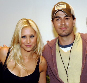 20081122180151-enrique-iglesias-con-anna-kournikova.jpg